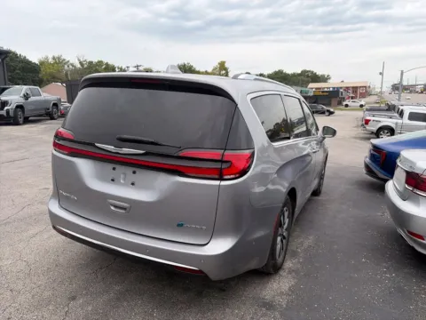More photos of 2021 Chrysler Pacifica Hybrid Touring L at MAG Auto - Munsterman Automotive Group, MO
