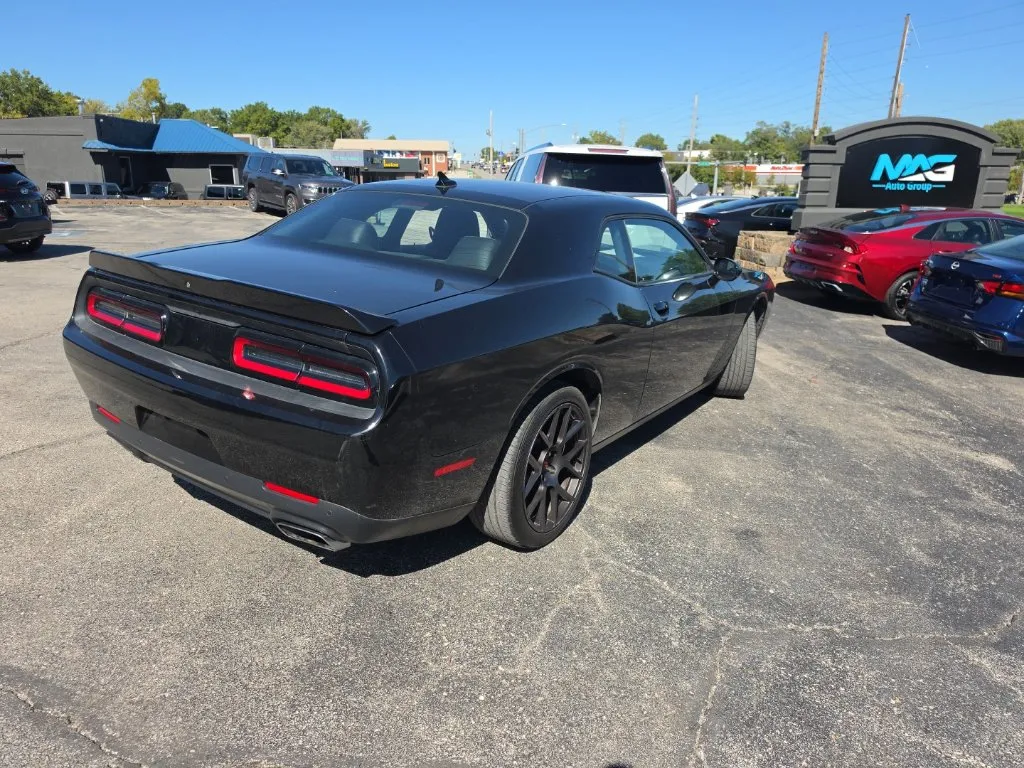 Dodge Challenger photo 4
