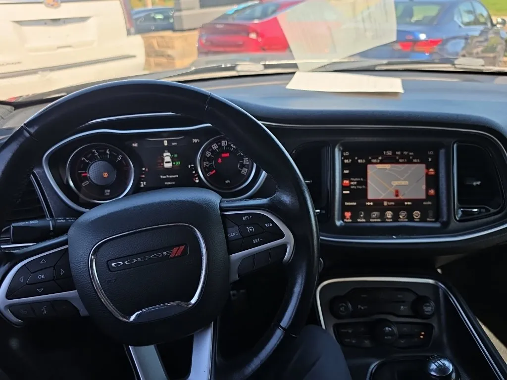 Dodge Challenger photo 6