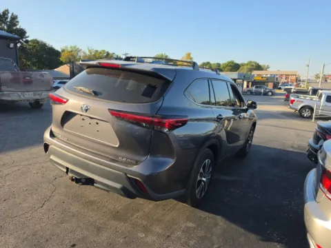 More photos of 2021 Toyota Highlander XLE at MAG Auto - Munsterman Automotive Group, MO