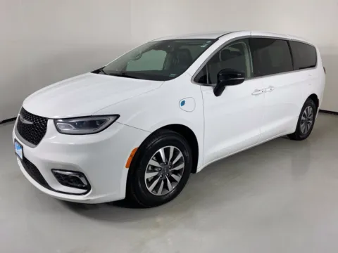 Another view of 2024 Chrysler Pacifica Hybrid Select for sale in Blue Springs, MO at MAG Auto - Munsterman Automotive Group