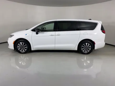 More photos of 2024 Chrysler Pacifica Hybrid Select at MAG Auto - Munsterman Automotive Group, MO