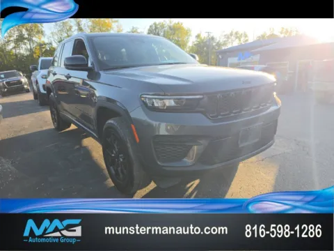 Gray 2024 Jeep Grand Cherokee Altitude for sale in Blue Springs, MO