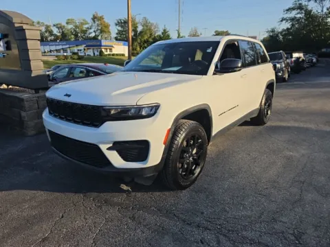 Photos of 2024 Jeep Grand Cherokee Altitude for sale in Blue Springs, MO at MAG Auto - Munsterman Automotive Group