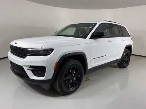 Another view of 2024 Jeep Grand Cherokee Altitude for sale in Blue Springs, MO at MAG Auto - Munsterman Automotive Group
