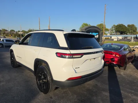 Another view of 2024 Jeep Grand Cherokee Altitude for sale in Blue Springs, MO at MAG Auto - Munsterman Automotive Group