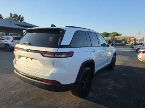More photos of 2024 Jeep Grand Cherokee Altitude at MAG Auto - Munsterman Automotive Group, MO