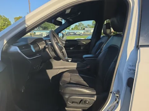 More photos of 2024 Jeep Grand Cherokee Altitude at MAG Auto - Munsterman Automotive Group, MO