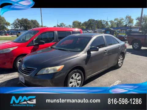 Silver 2007 Toyota Camry XLE for sale in Blue Springs, MO