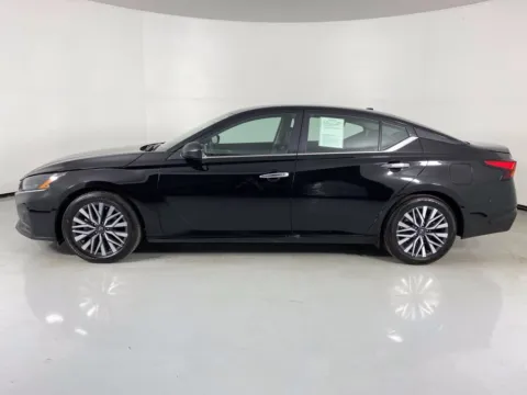 More photos of 2025 Nissan Altima 2.5 SV at MAG Auto - Munsterman Automotive Group, MO