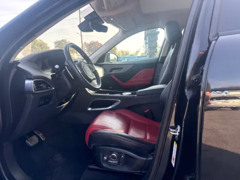 More photos of 2020 Jaguar F-PACE 25t Checkered Flag at MAG Auto - Munsterman Automotive Group, MO