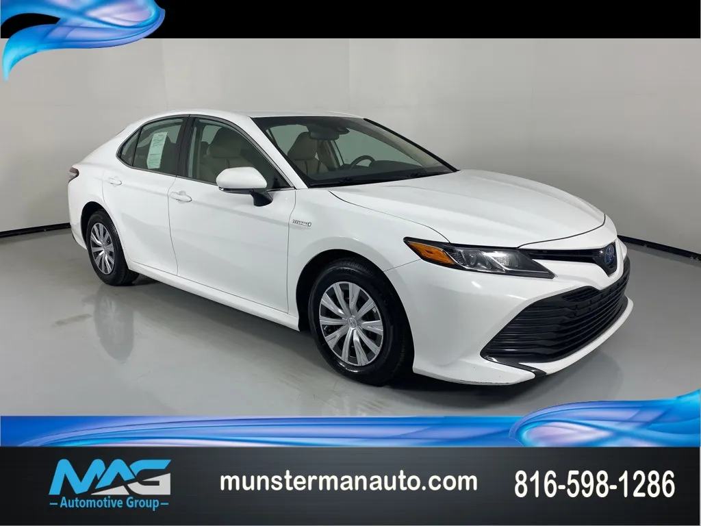 2020 Toyota Camry Hybrid LE for sale in Blue Springs, MO