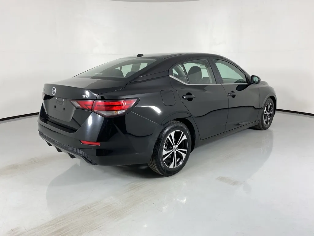 2022 Nissan Sentra SV photo 3