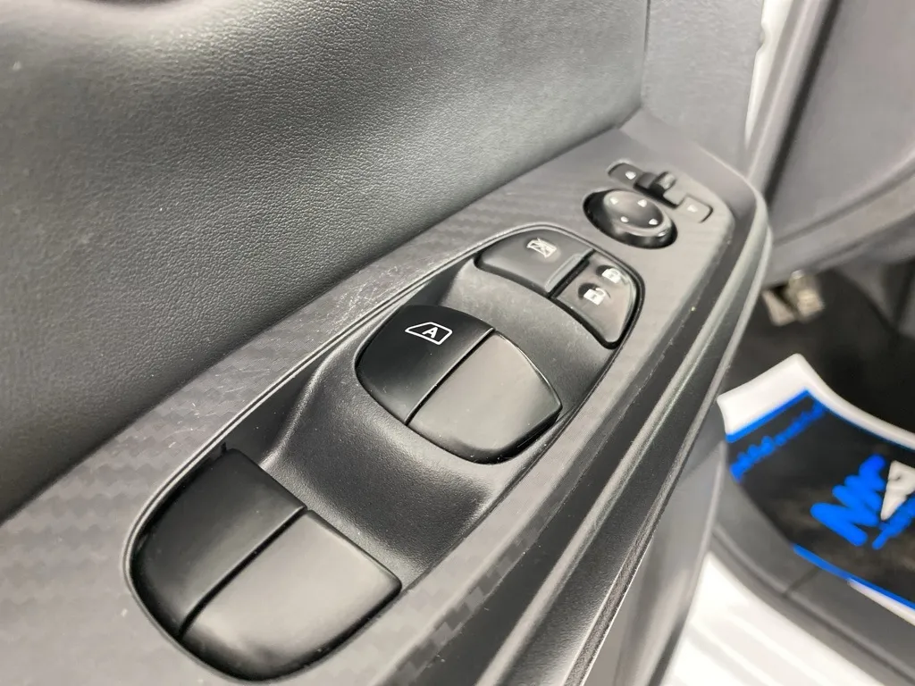 2022 Nissan Sentra S photo 17