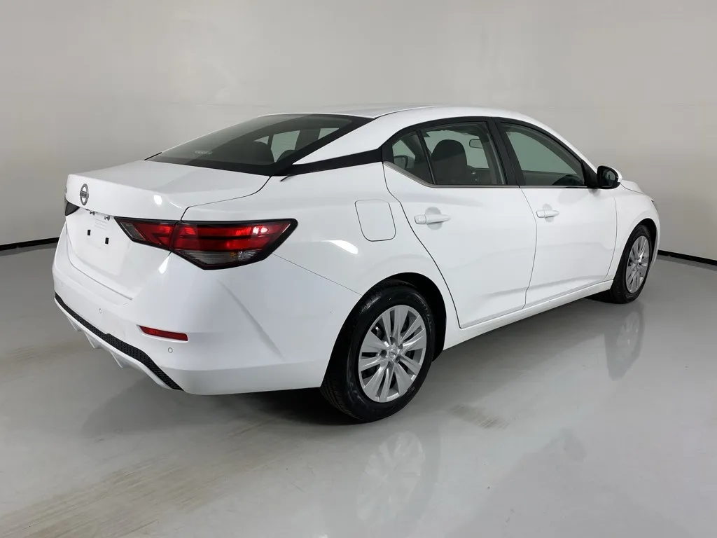 2022 Nissan Sentra S photo 3