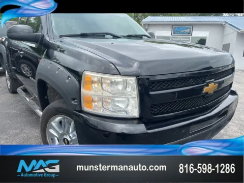 Black 2010 Chevrolet Silverado 1500 LT for sale in Blue Springs, MO