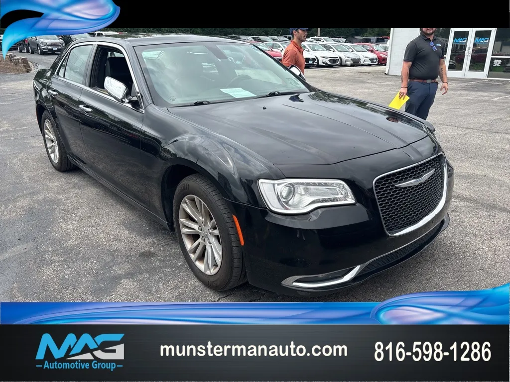 Black 2017 Chrysler 300 C for sale in Blue Springs, MO