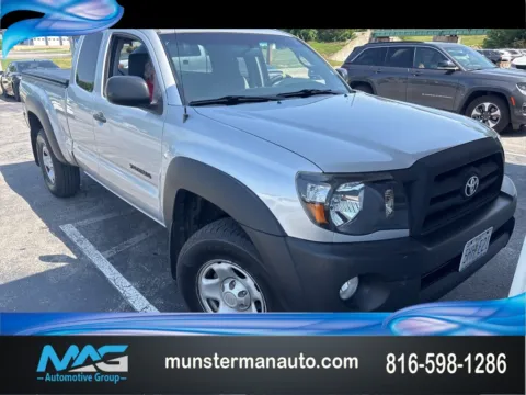 Silver 2006 Toyota Tacoma PreRunner for sale in Blue Springs, MO