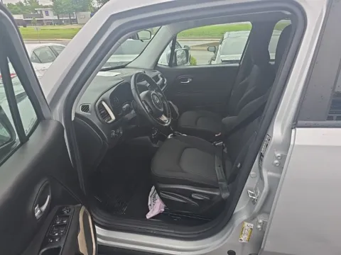 More photos of 2016 Jeep Renegade Latitude at MAG Auto - Munsterman Automotive Group, MO