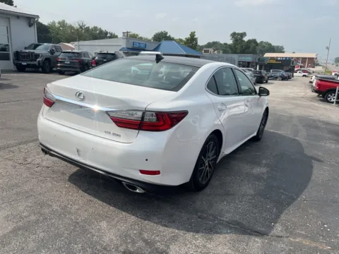 More photos of 2016 Lexus ES 350 at MAG Auto - Munsterman Automotive Group, MO