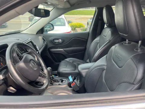 More photos of 2019 Jeep Cherokee Limited at MAG Auto - Munsterman Automotive Group, MO