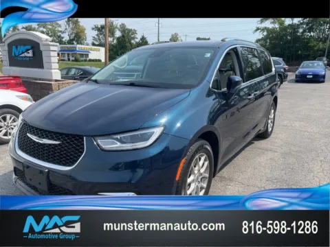 Blue 2021 Chrysler Pacifica Touring L for sale in Blue Springs, MO