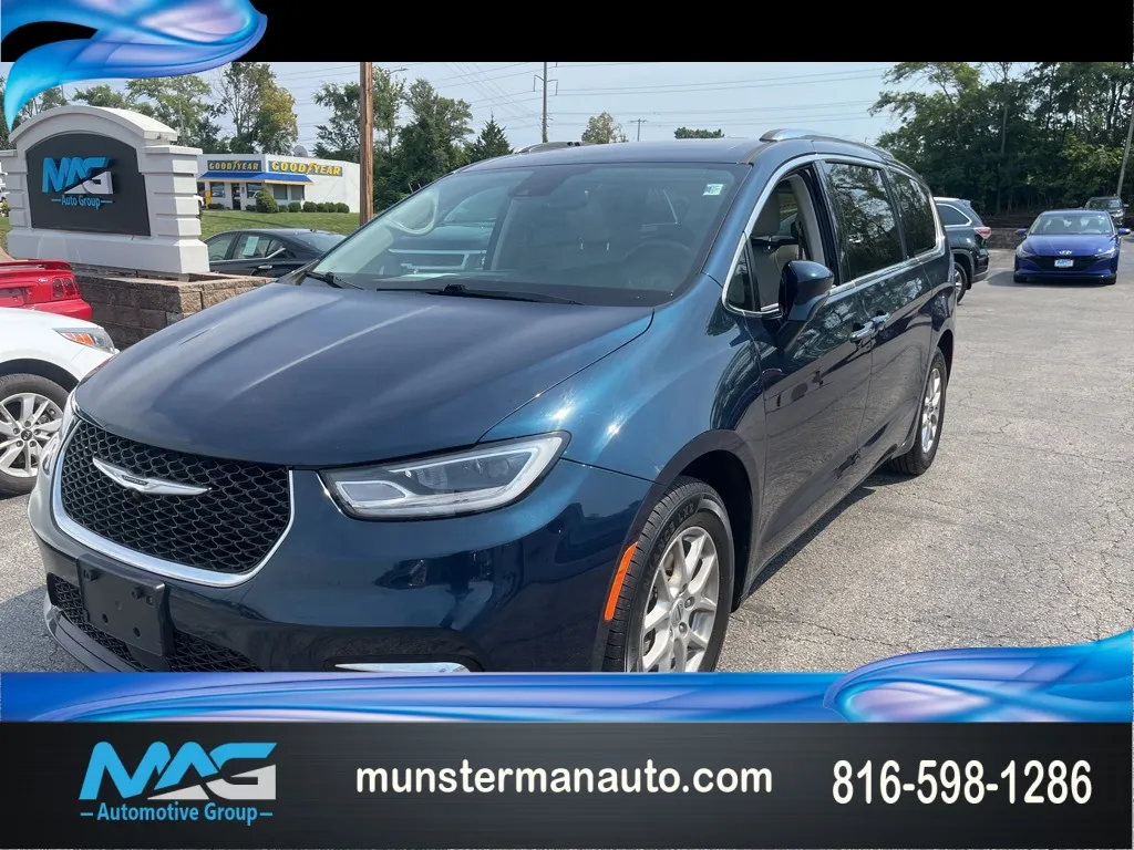 Blue 2021 Chrysler Pacifica Touring L for sale in Blue Springs, MO