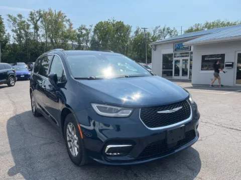 Photos of 2021 Chrysler Pacifica Touring L for sale in Blue Springs, MO at MAG Auto - Munsterman Automotive Group