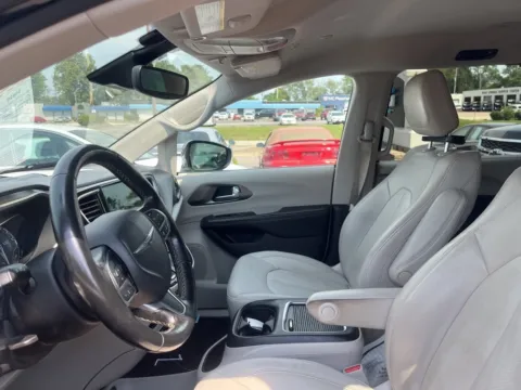 More photos of 2021 Chrysler Pacifica Touring L at MAG Auto - Munsterman Automotive Group, MO