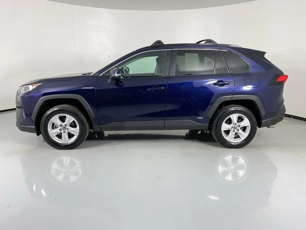 2021 Toyota RAV4 Hybrid XLE photo 2