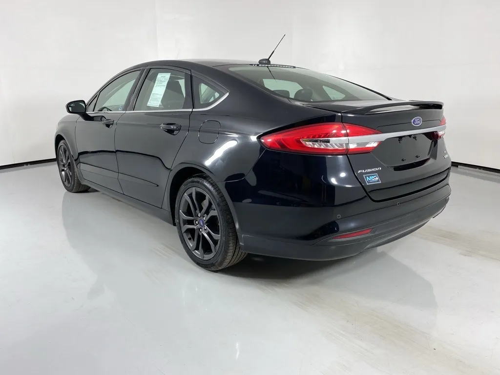 2018 Ford Fusion SE photo 4