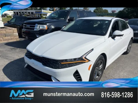 White 2021 Kia K5 LXS for sale in Blue Springs, MO