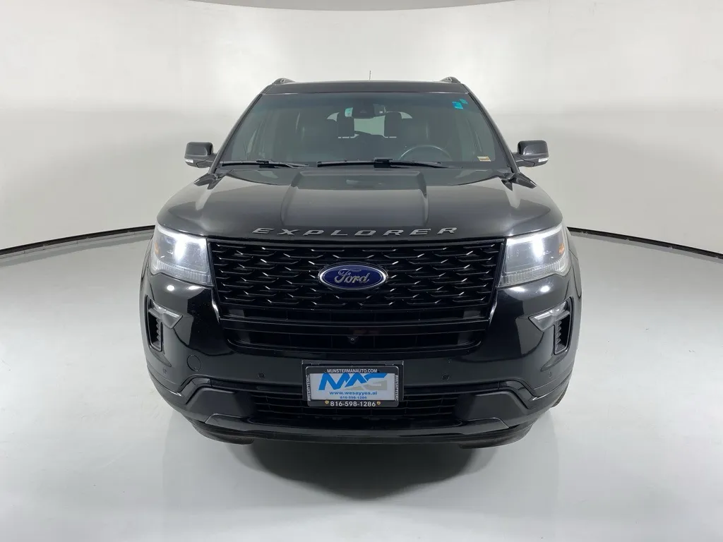 2018 Ford Explorer Sport photo 2