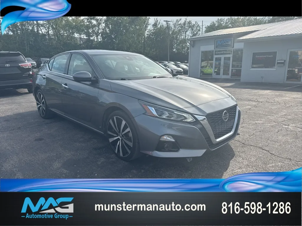 Gray 2022 Nissan Altima 2.5 Platinum for sale in Blue Springs, MO