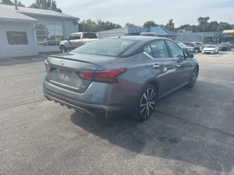 Photos of 2022 Nissan Altima 2.5 Platinum for sale in Blue Springs, MO at MAG Auto - Munsterman Automotive Group