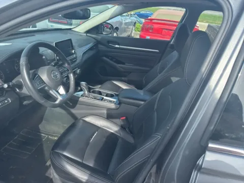 More photos of 2022 Nissan Altima 2.5 Platinum at MAG Auto - Munsterman Automotive Group, MO