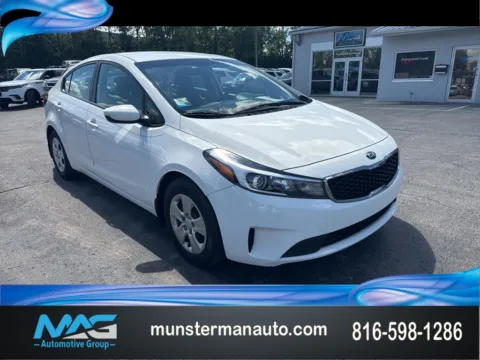 White 2017 Kia Forte LX for sale in Blue Springs, MO