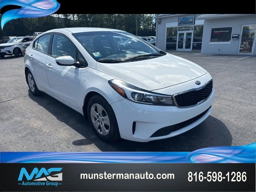 White 2017 Kia Forte LX for sale in Blue Springs, MO