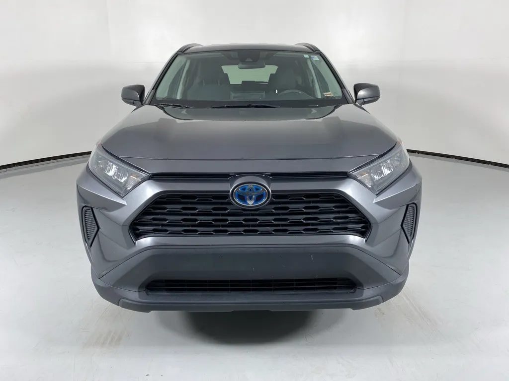 2021 Toyota RAV4 LE photo 3