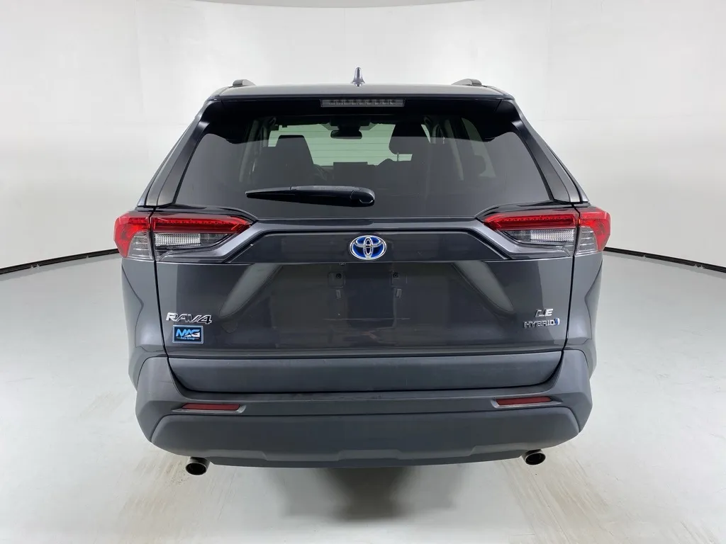 2021 Toyota RAV4 LE photo 6