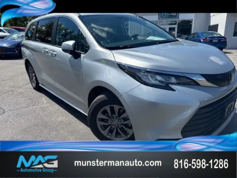 Silver 2023 Toyota Sienna LE for sale in Blue Springs, MO