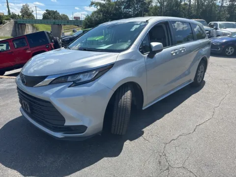 More photos of 2023 Toyota Sienna LE at MAG Auto - Munsterman Automotive Group, MO