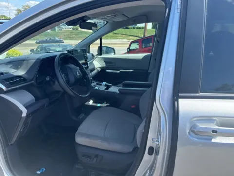 More photos of 2023 Toyota Sienna LE at MAG Auto - Munsterman Automotive Group, MO