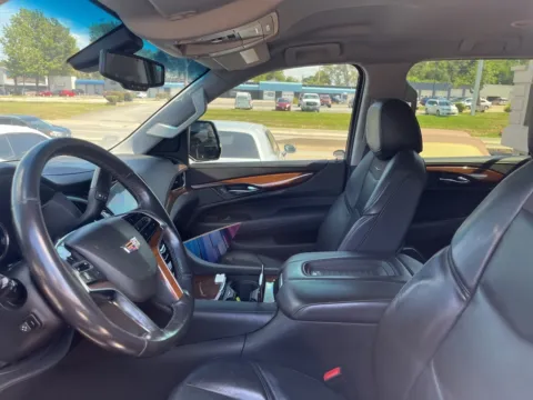 More photos of 2020 Cadillac Escalade ESV at MAG Auto - Munsterman Automotive Group, MO