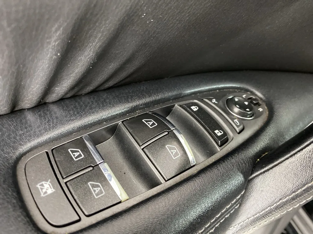 2017 Nissan Armada Platinum photo 21