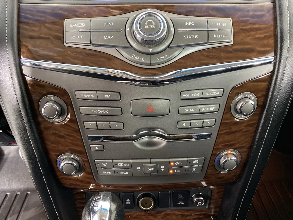 2017 Nissan Armada Platinum photo 23