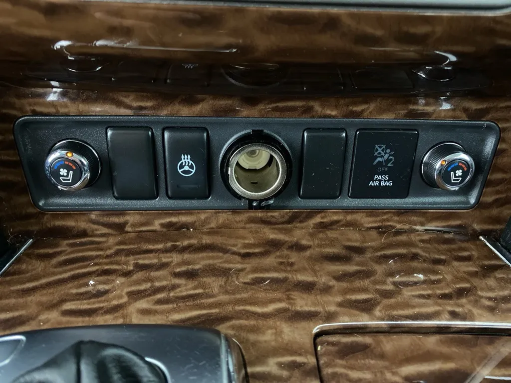 2017 Nissan Armada Platinum photo 37