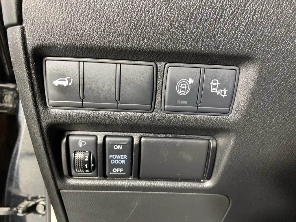 2017 Nissan Armada Platinum photo 10