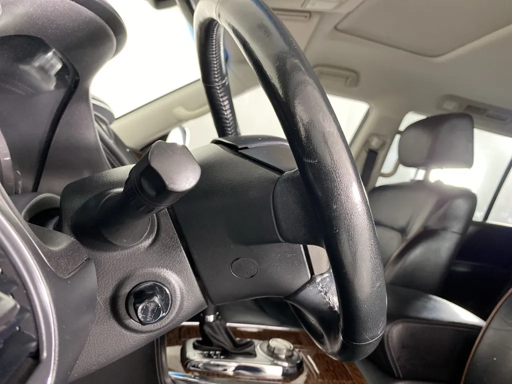 2017 Nissan Armada Platinum photo 12