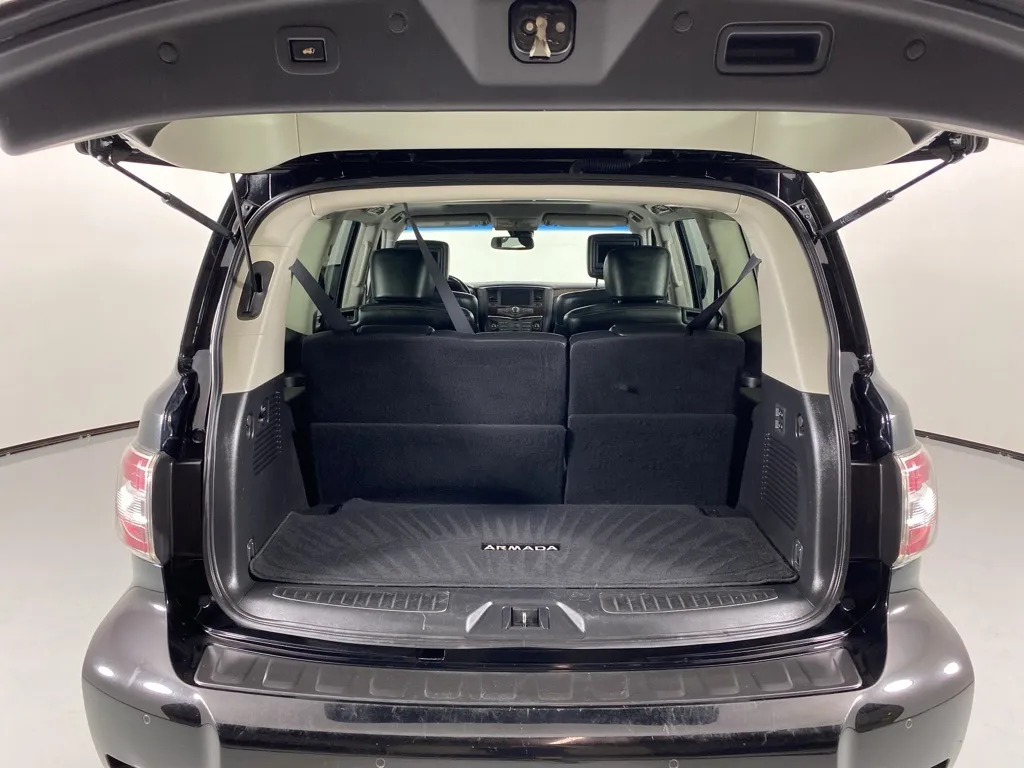 2017 Nissan Armada Platinum photo 28